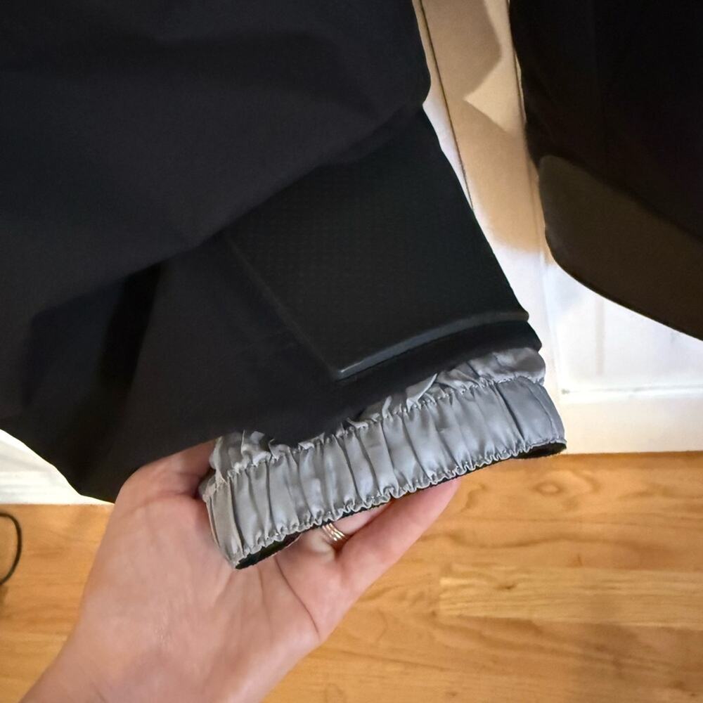 Descente Black Insulated Ski and Snowboard Pants - Picture 5 of 13